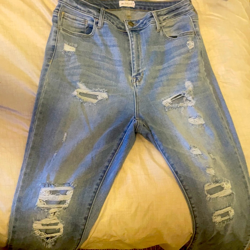 Super cute Ms. CELLO jeans. Destroyed detail. NWOT!